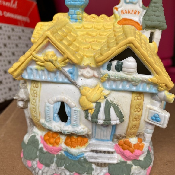 TWO VINTAGE CERAMIC LIGHT UP PLUG IN EASTER SPRING HOUSES REPAINTED TO REFRESH - Picture 2 of 8